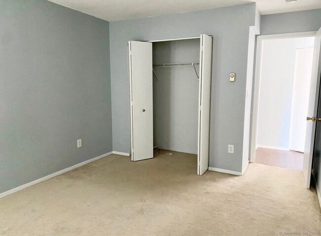 Building Photo - 6 D Pineview Dr