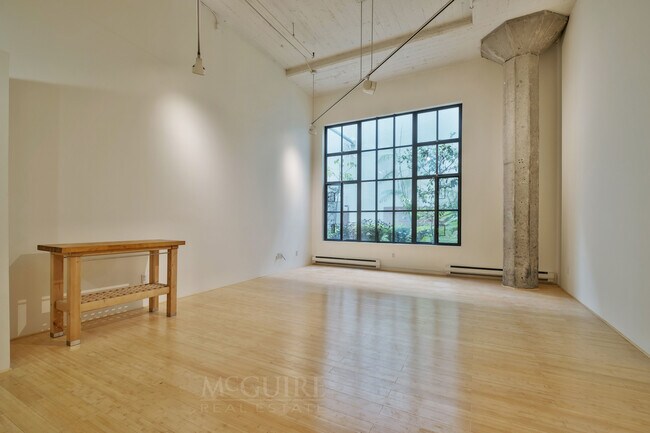 Building Photo - 601 4th St