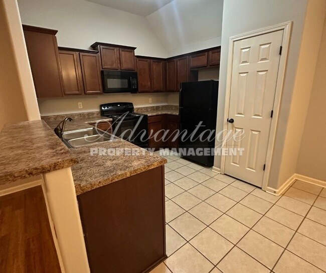 Building Photo - Charming newly renovated Home in Cordova, TN