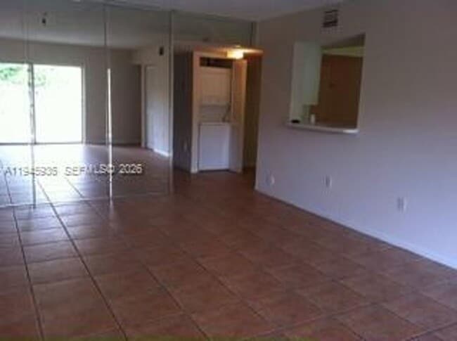 Foto del edificio - 4744 NW 114th Ave