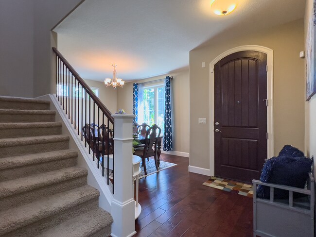 Building Photo - Fantastic and Cared for 4 Bed, 3 bath home...