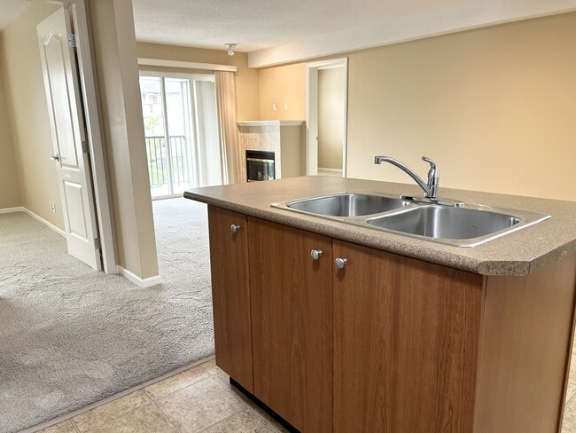 Building Photo - 7536-7536 Topaz Dr