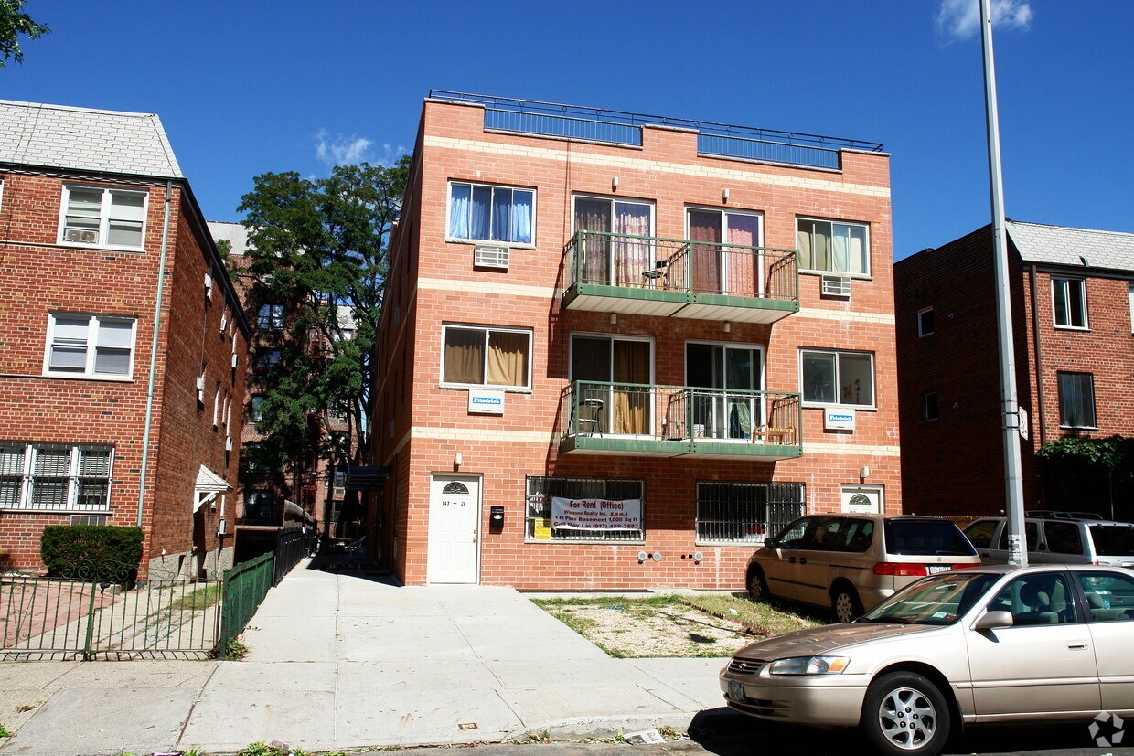 1472114723 Barclay Ave, Flushing, NY 11355 Apartments in Flushing, NY