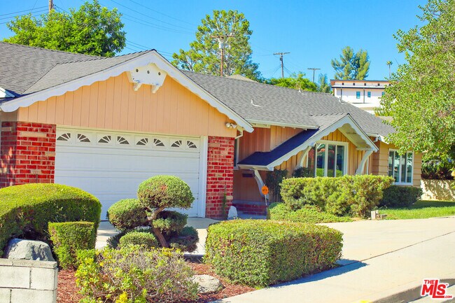 Building Photo - 1200 W Crest Way