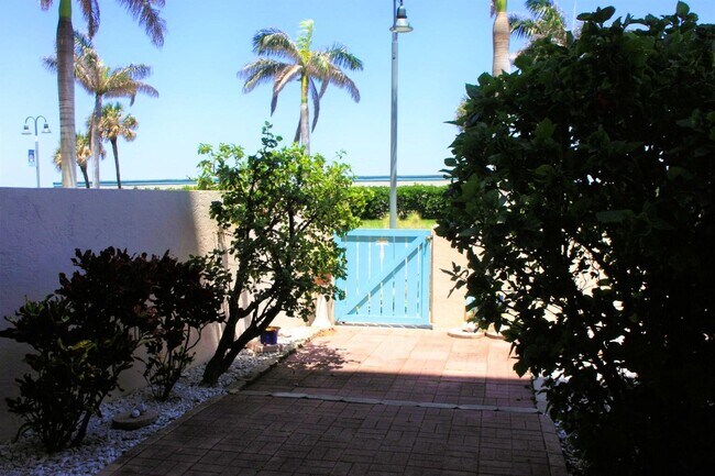 Foto del edificio - 355 S Ocean Dr