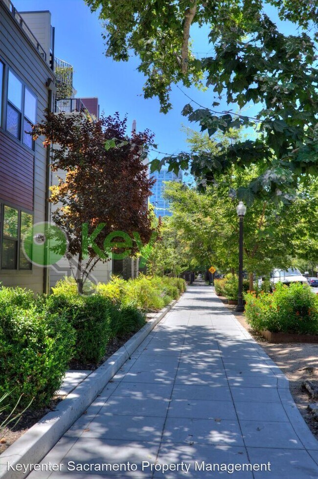 Foto del edificio - 3 br, 3.5 bath House - 421 10th St