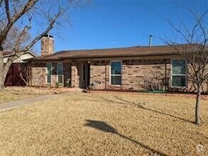 Building Photo - 2025 Gardanne Ln