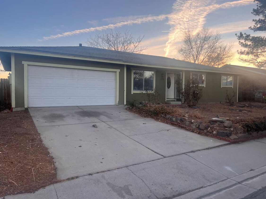 Primary Photo - Cute 3 bedroom Fernley Home