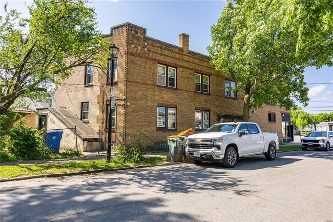 Building Photo - 85 Mapledale St