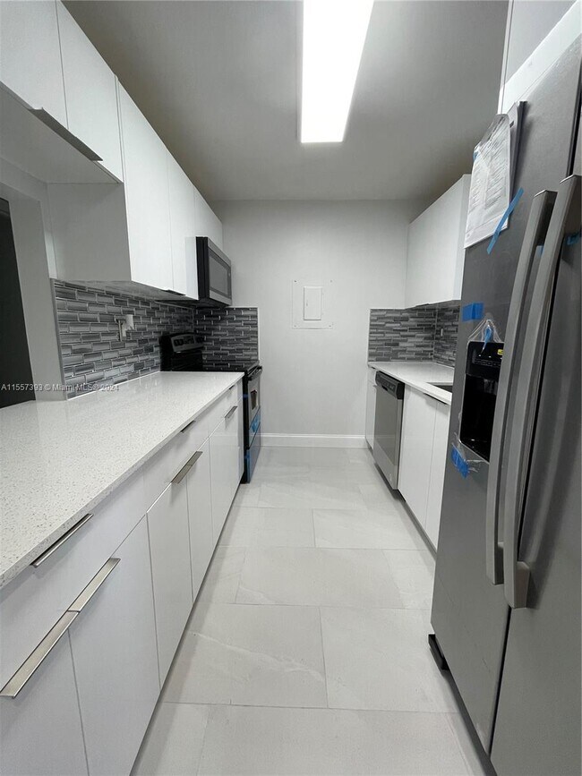 Foto del edificio - 151 Lakeview Dr