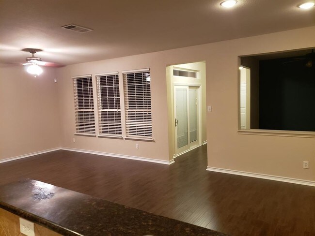 Foto del edificio - 7117 Cotton Seed Dr