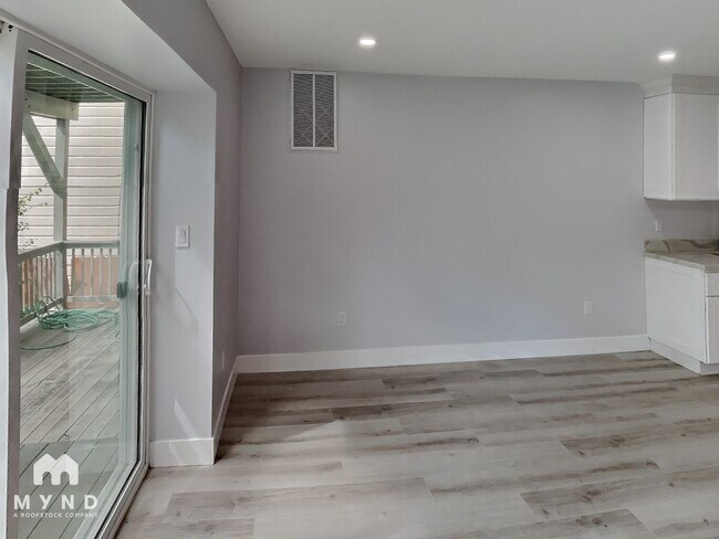 Foto del edificio - 1395 Newcomb Ave