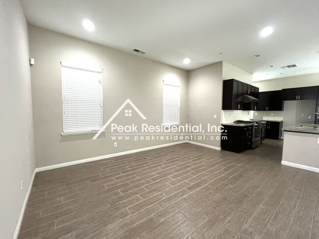Building Photo - Updated 4bd/3ba Fair Oaks Home with Large ...