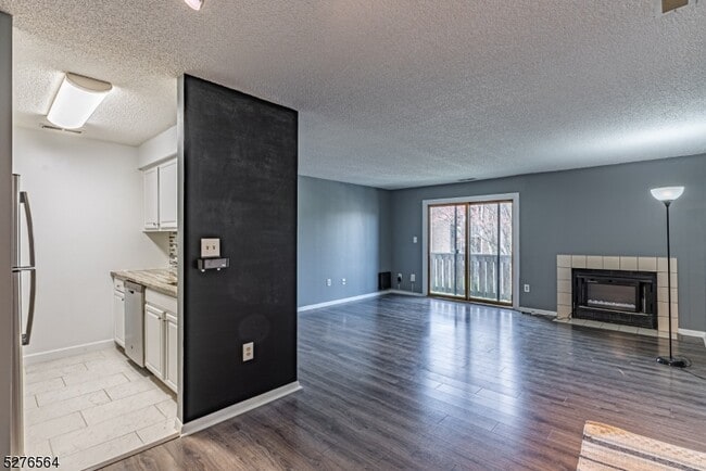 Building Photo - 420 Ravens Crest Dr