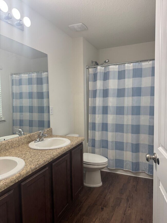 Building Photo - OPEN CONCEPT 4 BED / 2.5 BATH - Community Pool