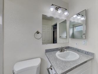 Foto del edificio - 8601 Quail Oak Way