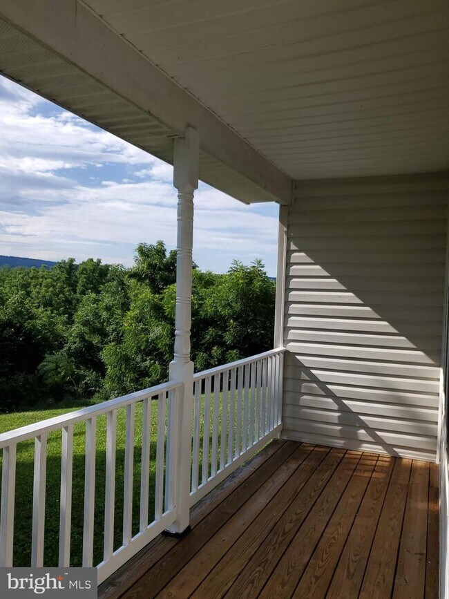 Foto del edificio - 4174 Back Creek Valley Rd