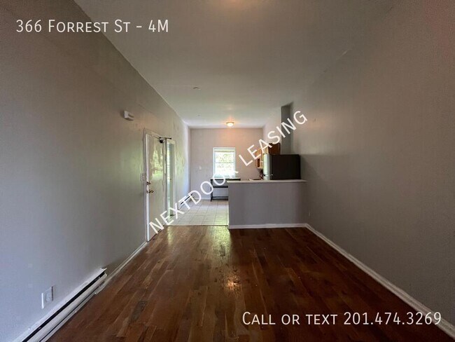 Foto del edificio - 366 Forrest St