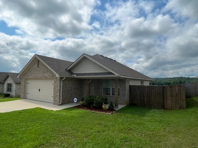 Building Photo - FIRST MONTH'S RENT FREE!