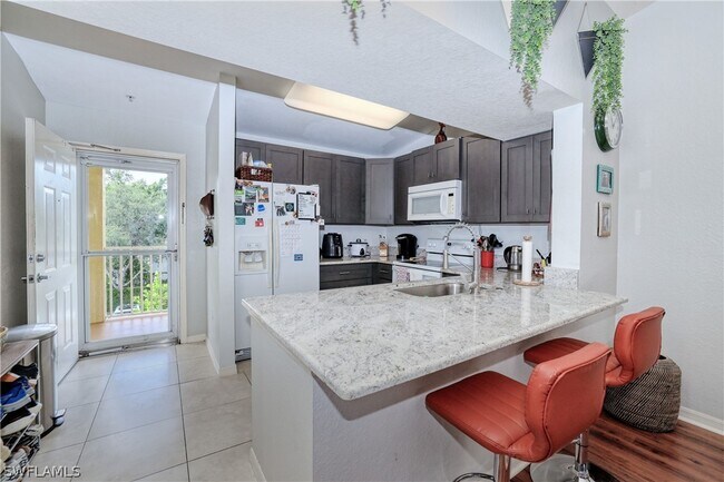 Foto del edificio - 8294 Key Royal Cir