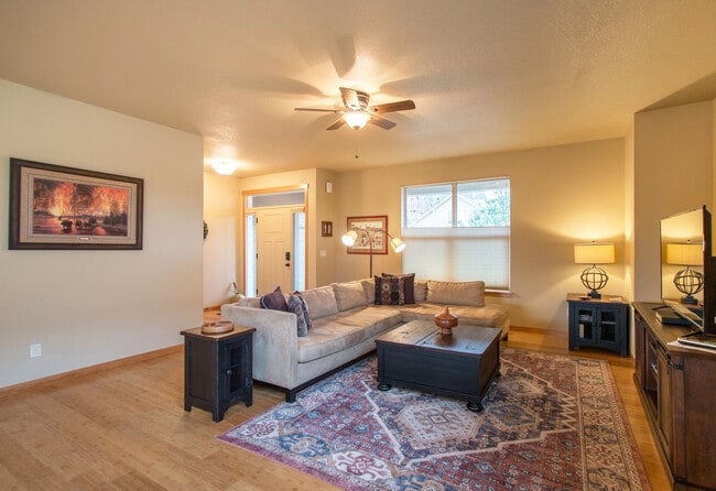 Building Photo - 1021 Redtail Loop