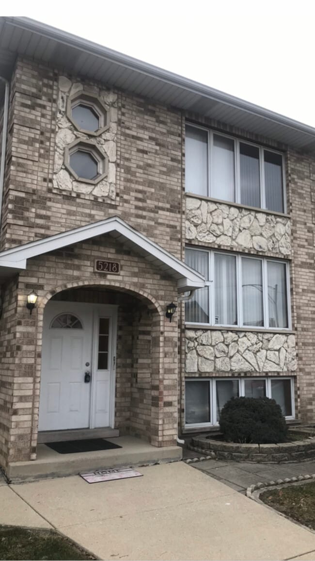 Afuera - 5218 S Kilbourn Ave