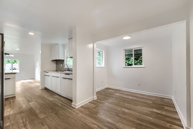Building Photo - Bright & Charming 2bed/1bath + Den Home in Tacoma!