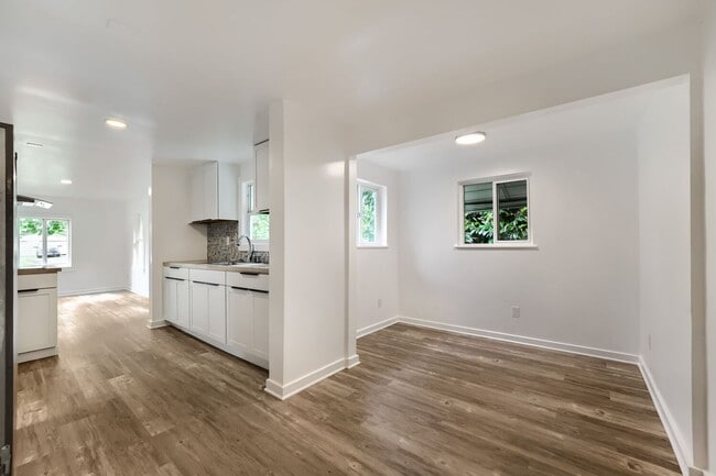 Building Photo - Unique Tacoma Home with Loft & Spacious Yard – Flexible Living Space!