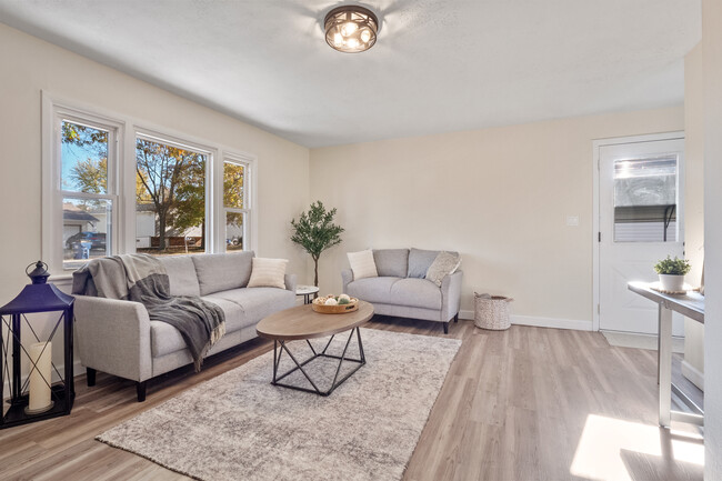 New vinyl plank floors - 25 W Ofallon Dr