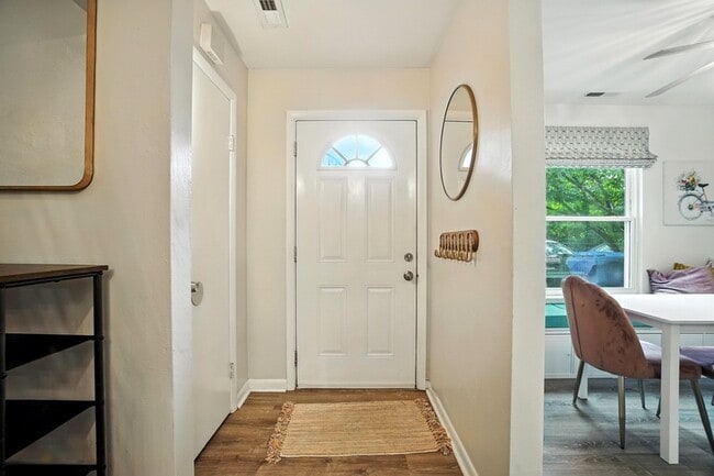 Building Photo - 2310 Merl Cir