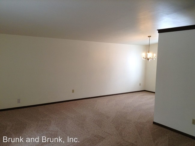 Building Photo - 5530 Lavarie Ct