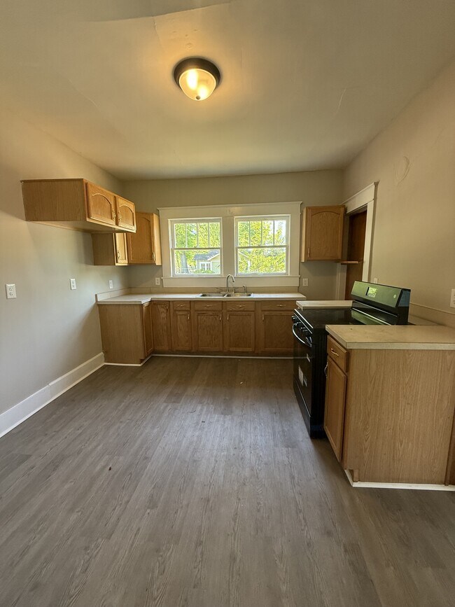 Building Photo - 1698 Dennison Ave SW