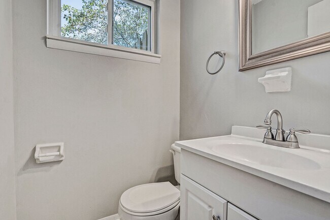 Building Photo - AVAILABLE NOW!! 2 Bedroom 2.5 Bathroom Townhome - Furnished!