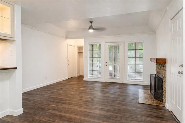 Foto del edificio - 3105 San Jacinto St