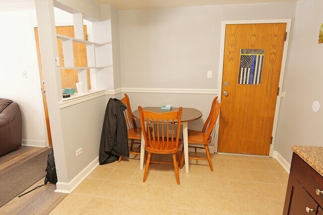 Foto del edificio - 10811 S Lloyd Dr