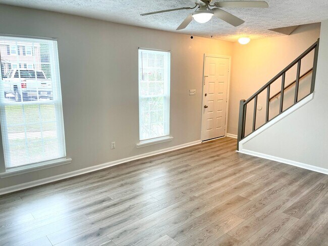 Foto del edificio - Cute & Charming 2 Bedroom / 1.5 Bathroom T...