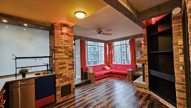 Photo du bâtiment - 480 Robson St