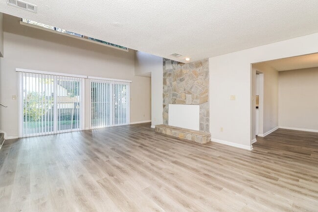 Building Photo - 20 Briar Gate Ln