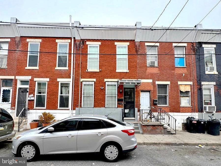 Primary Photo - 715 Tree St