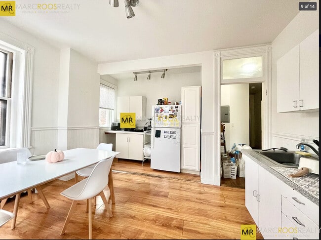 Building Photo - 11 Euston St