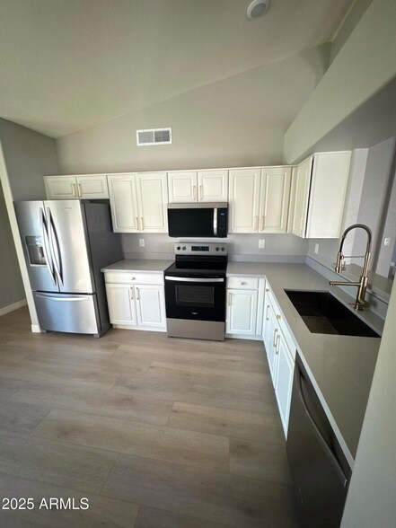 Building Photo - 48 N Starboard Dr