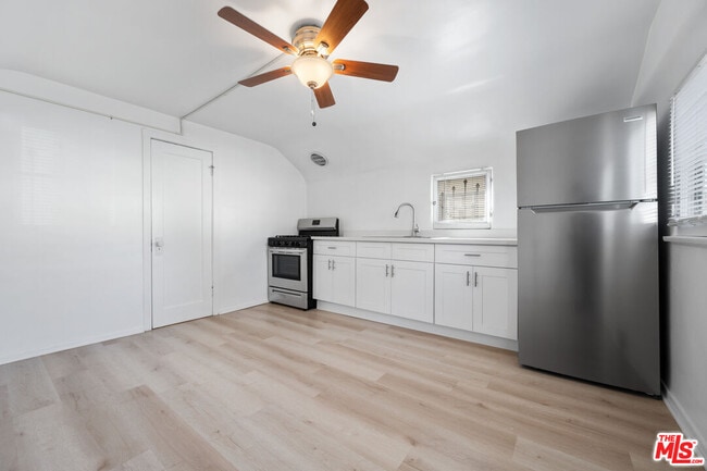 Building Photo - 11924 Rochester Ave