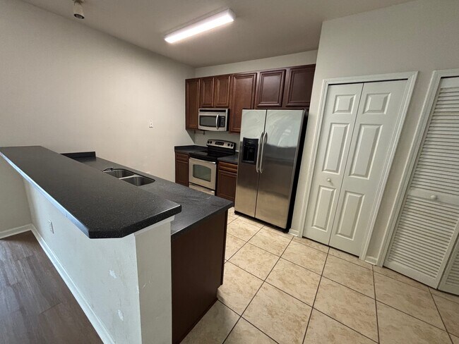 Foto del edificio - 4917 Key Lime Dr