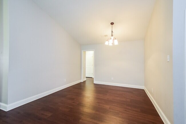 Building Photo - 2915 S Hartland