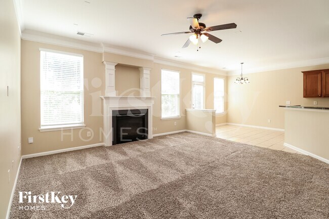 Foto del edificio - 8019 Bushy Creek Dr