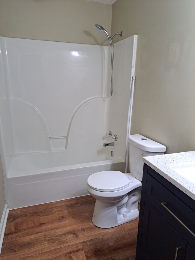 Building Photo - 3 Bed/3 Bath