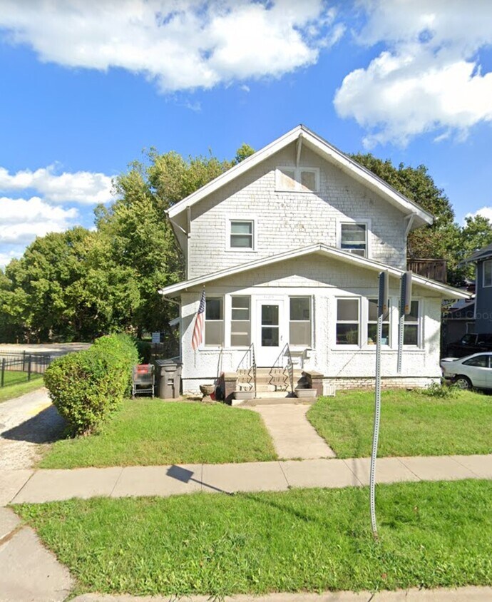 1109 42nd St Unit 1, Des Moines, IA 50311 Room for Rent in Des Moines