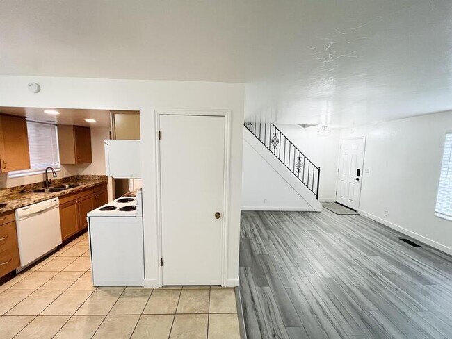 Foto del edificio - 1402 Spring Ln