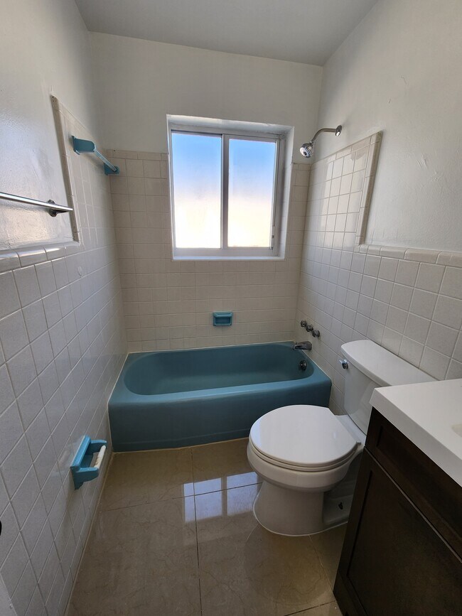 Foto del edificio - 949 W Kalmia Dr