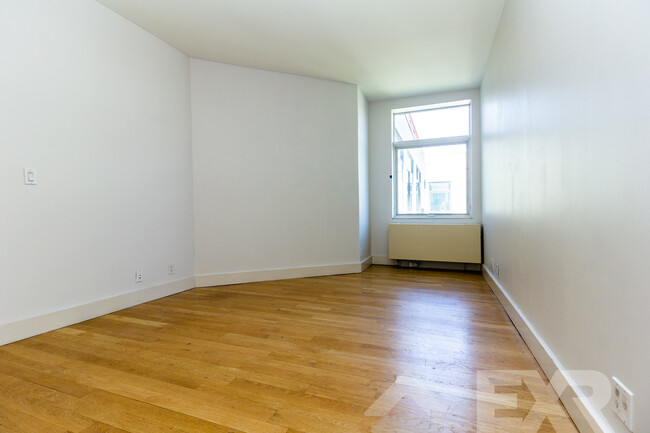 Building Photo - 114 Troutman St